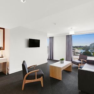 One-Bedroom King Suite Lake View